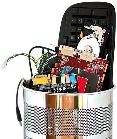 metal-trash-can-containing-computer-waste-itusers